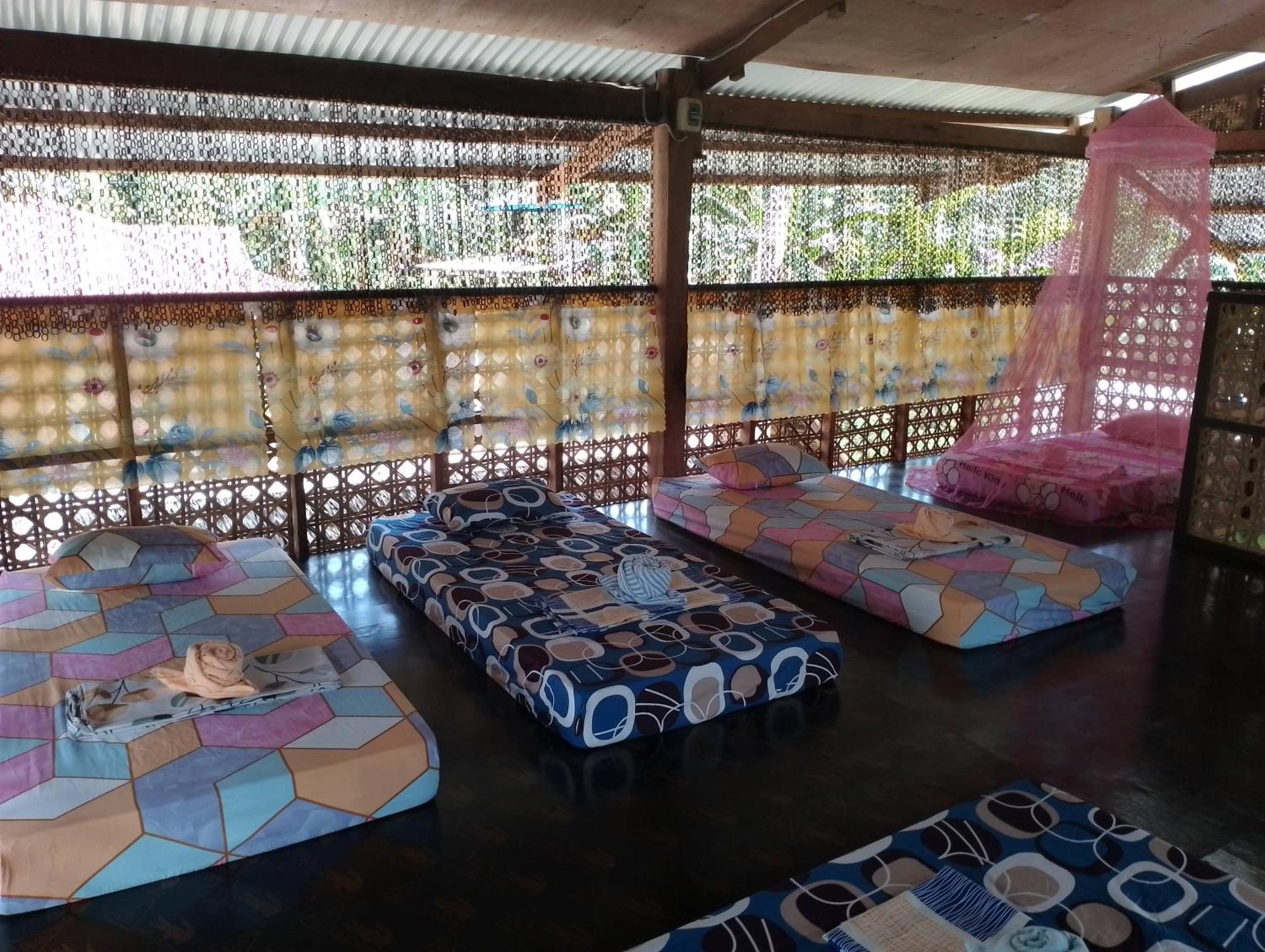 Lhoyjean Garden Hostel Batuan ภายนอก รูปภาพ