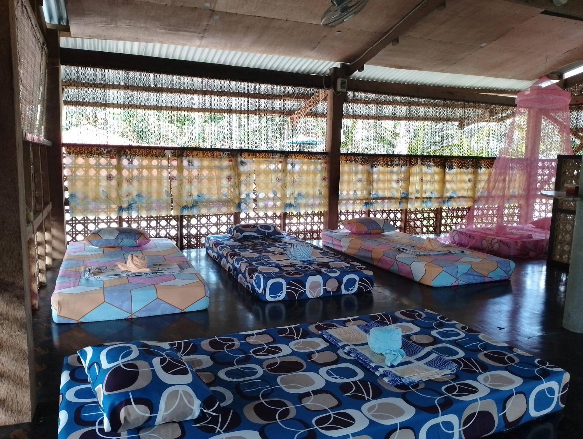 Lhoyjean Garden Hostel Batuan ภายนอก รูปภาพ