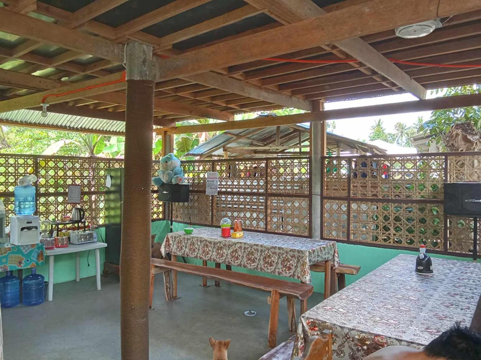 Lhoyjean Garden Hostel Batuan ภายนอก รูปภาพ