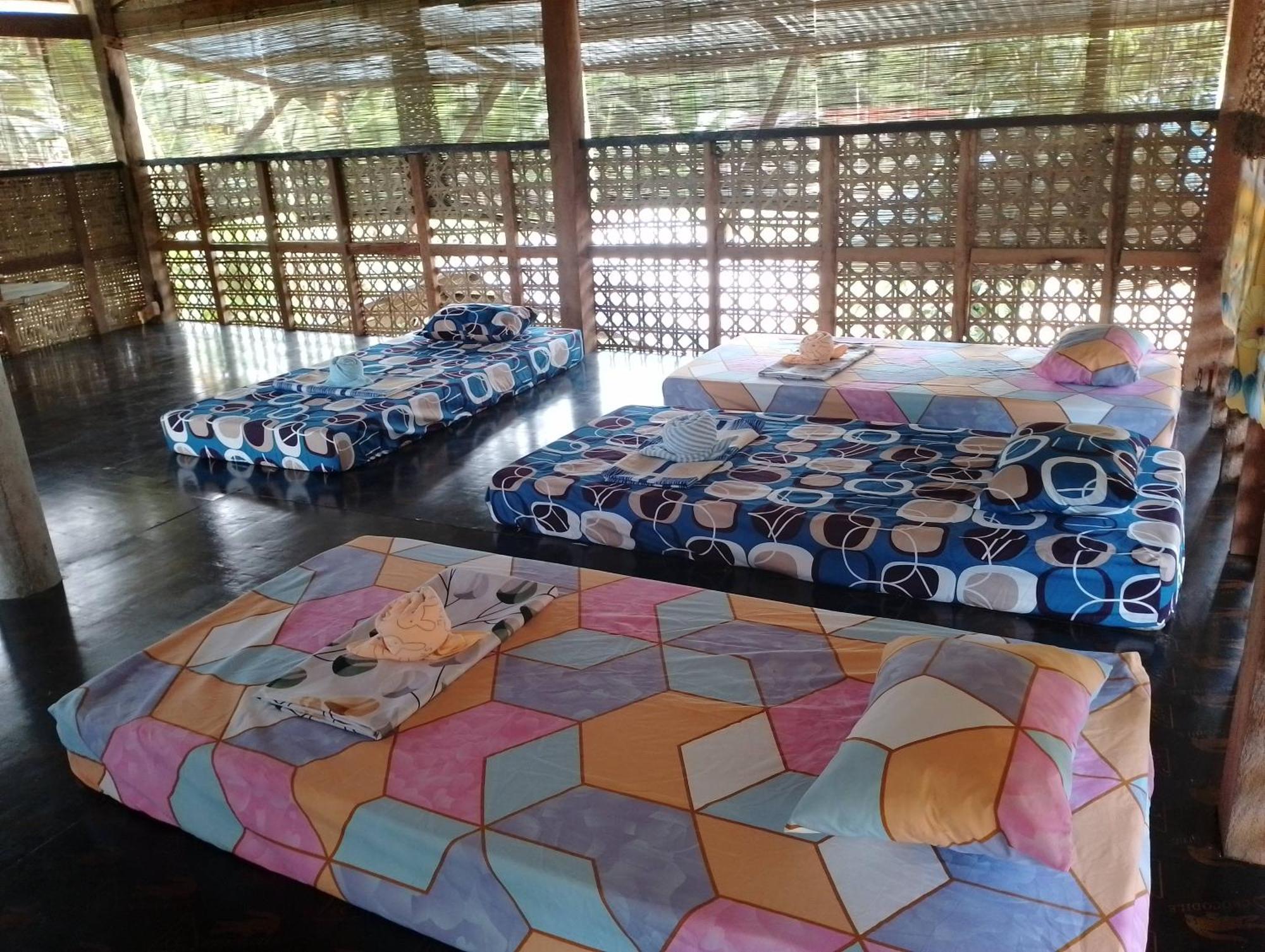 Lhoyjean Garden Hostel Batuan ภายนอก รูปภาพ