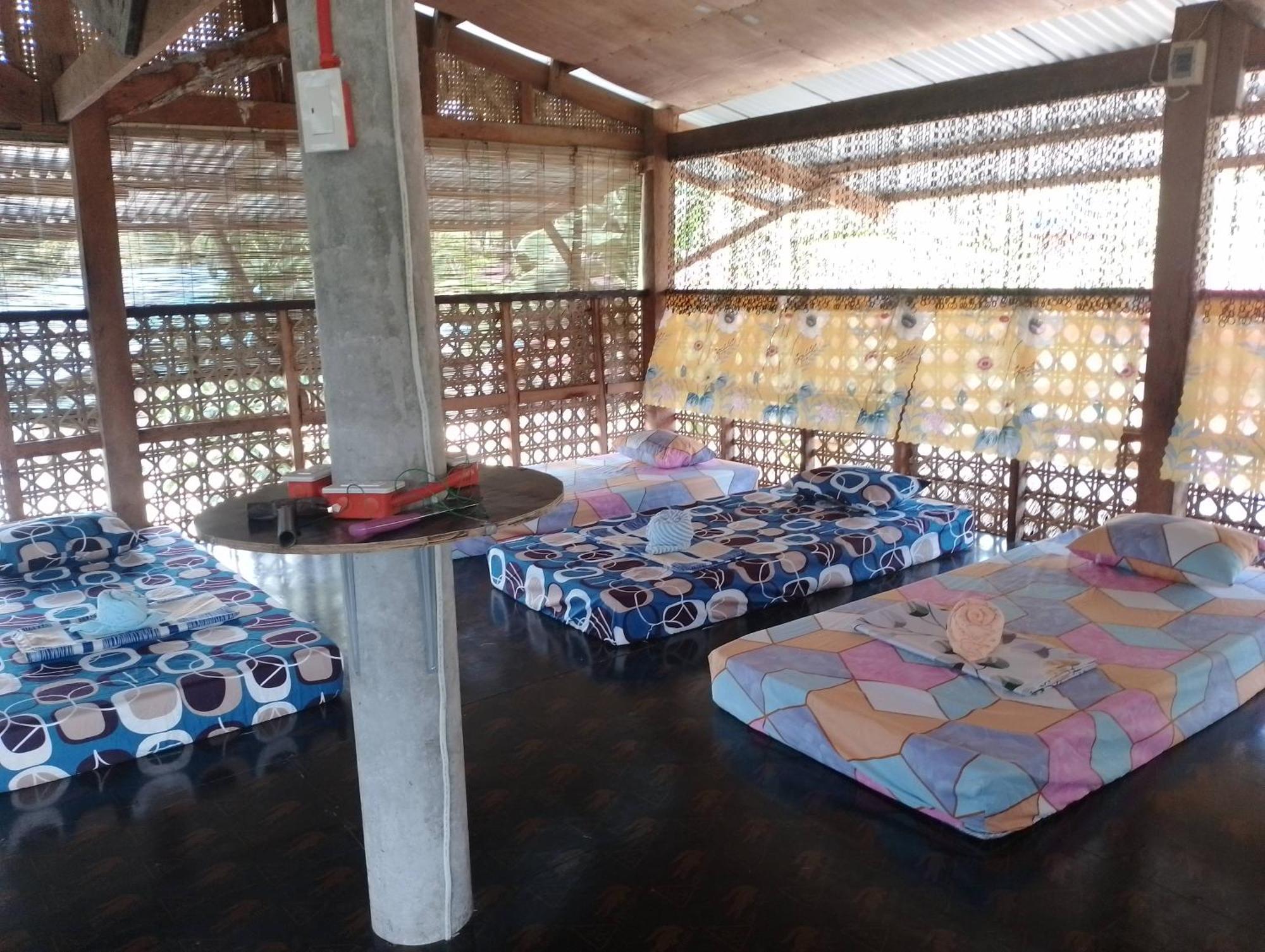 Lhoyjean Garden Hostel Batuan ภายนอก รูปภาพ