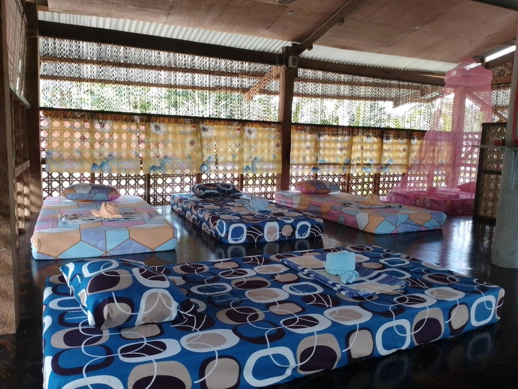 Lhoyjean Garden Hostel Batuan ภายนอก รูปภาพ