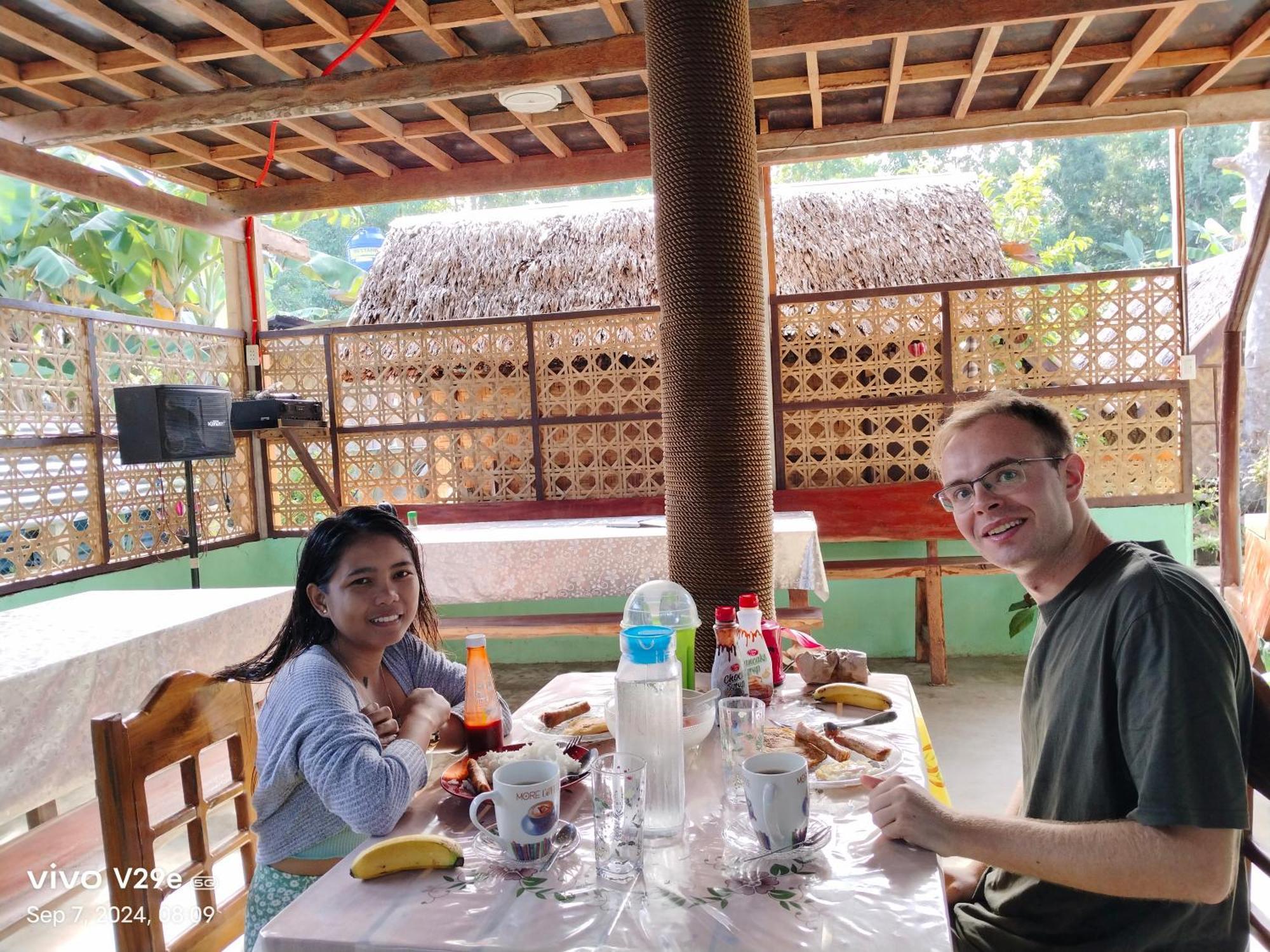 Lhoyjean Garden Hostel Batuan ภายนอก รูปภาพ