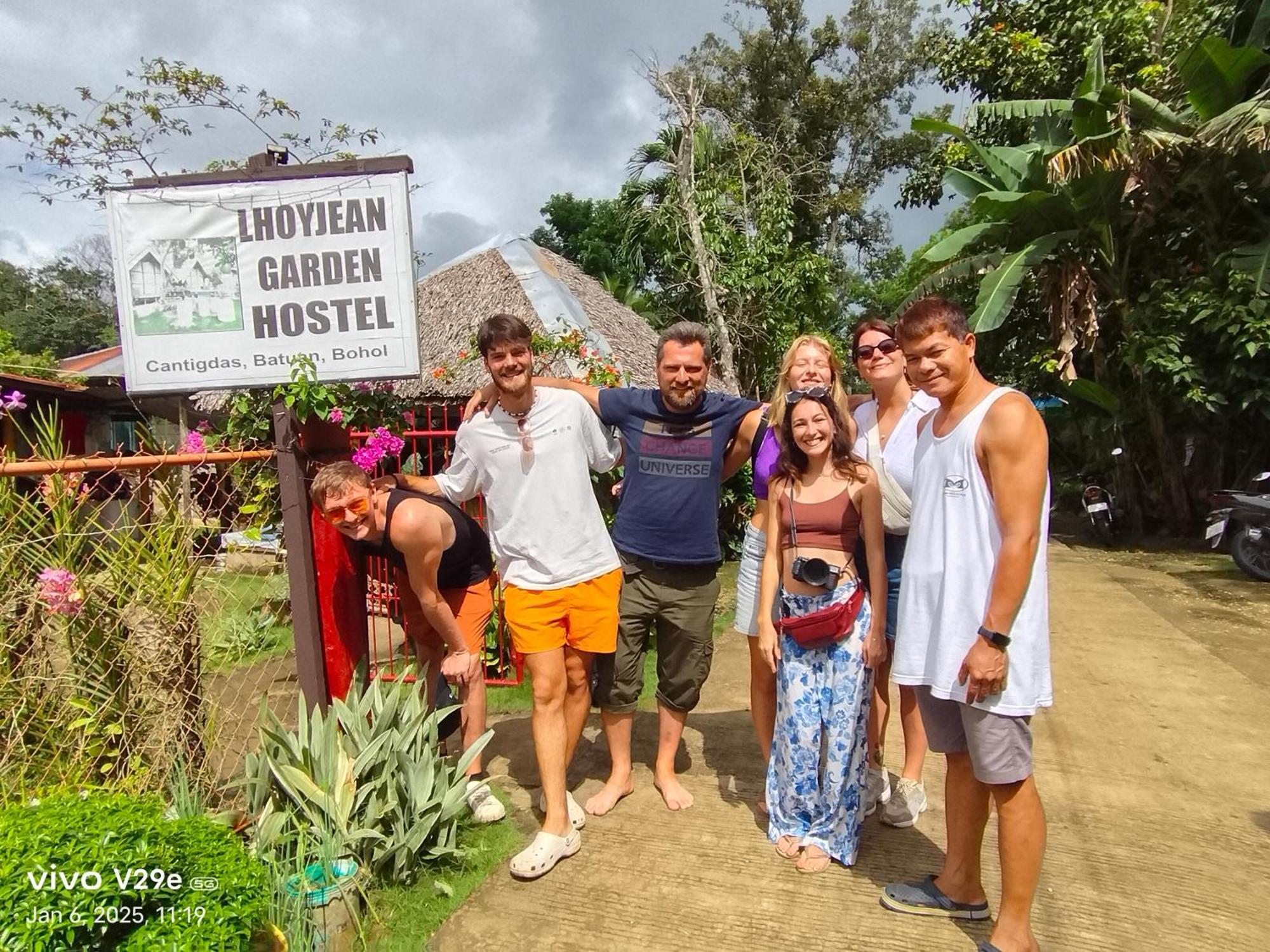 Lhoyjean Garden Hostel Batuan ภายนอก รูปภาพ