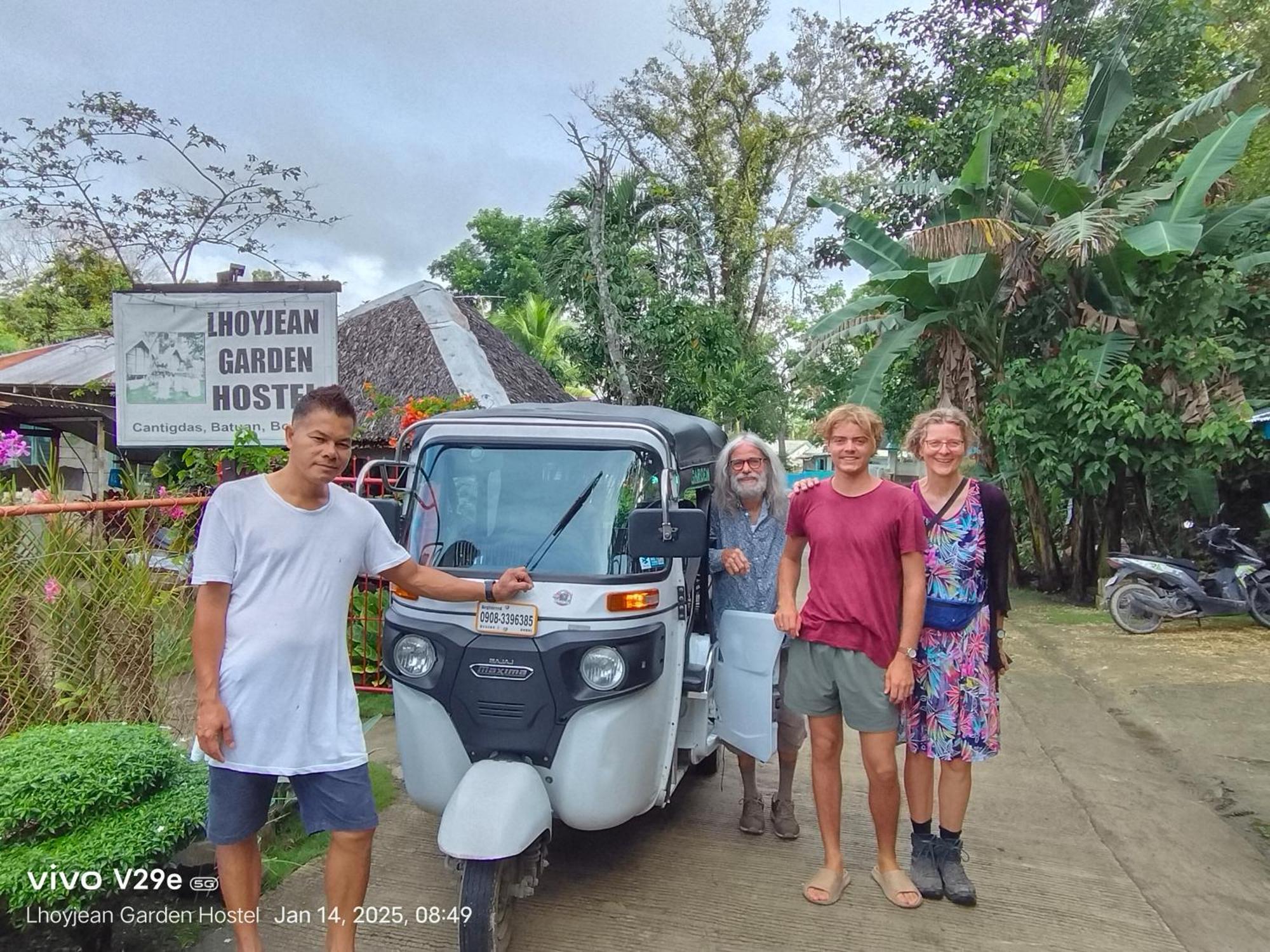 Lhoyjean Garden Hostel Batuan ภายนอก รูปภาพ