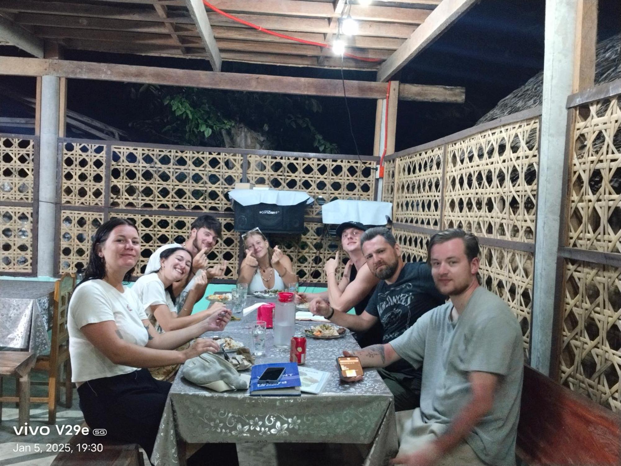 Lhoyjean Garden Hostel Batuan ภายนอก รูปภาพ